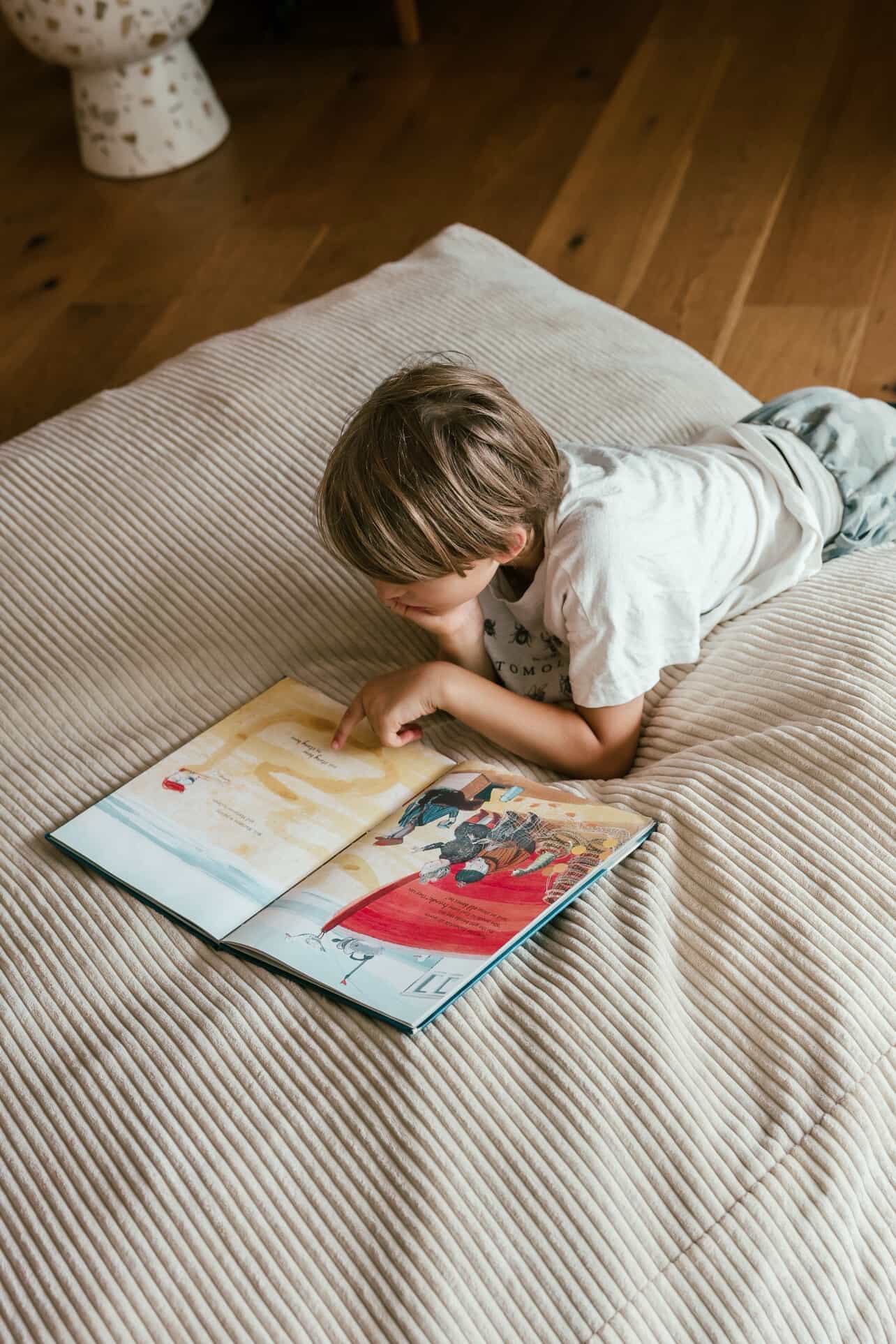 The Play & Rest Corduroy Crash Pillow Mat XL in Cloud Puff / L in Bear Hug Brown
